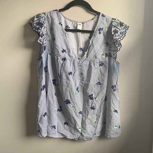 ✨OLD NAVY TOP SIZE L - Picture 1 of 3